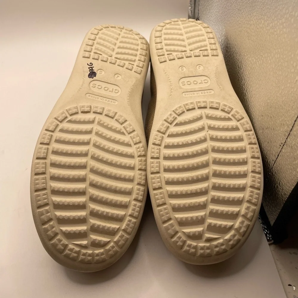 Crocs Santa Cruz Casual Tan and Brown Slip-On Shoes size 5